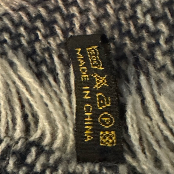 Large checkered scarf, black/white. - Picture 5 of 6